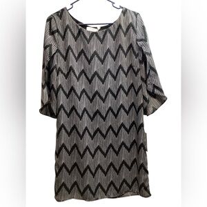Ali & jay Black and White Zigzag Women's Top size large